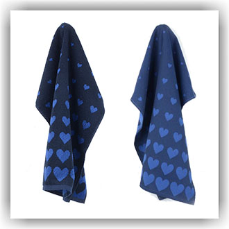 0049 Hand- & theedoek - Hearts d.blauw